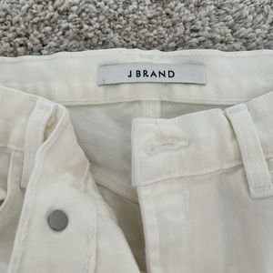 J BRAND HIGH RISE WHITE JEANS SIZE 27
